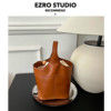 EZRO质感真皮复古小众设计手提水桶包女斜挎包高级油蜡牛皮包