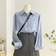 蓝色条纹衬衫女2024春季设计感韩版宽松休闲气质长袖上衣通勤