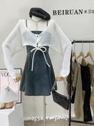 韩版设计感镂空长袖针织衫，秋季显瘦收腰牛仔吊带裙短裙两件套装女