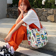日系卡通涂鸦帆布袋包包女2022韩版复古印花大容量单肩斜挎包