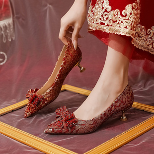 中式红色婚鞋新娘鞋2024年3cm低跟蝴蝶结高跟鞋女细跟水晶鞋