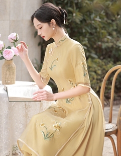 欧根纱旗袍连衣裙2023年黄色中国风气质显瘦年轻款绣花奥黛裙
