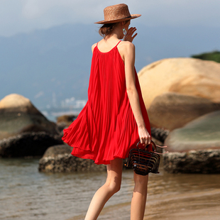 小个子短裙沙滩裙夏季女短款无袖挂脖连衣裙红色，雪纺风琴褶裙子
