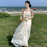 白色吊带立体刺绣连衣裙，女新中式高级感海边度假宽松显瘦飘逸长裙