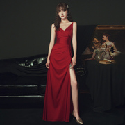 红色晚礼服2024吊带宴会，高端大气优雅性感，长款新娘敬酒服气质