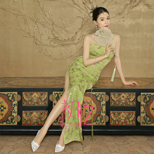 影楼复古主题服装新中式摄影拍照高级感淡雅绿色碎花旗袍礼服
