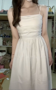 大码胖mm法式温柔风设计感褶皱吊带长裙女夏季收腰显瘦白色连衣裙