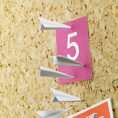 6个纸飞机创意照片墙立体工字钉