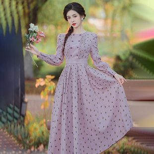 茶歇法式复古紫色碎花连衣裙秋季穿搭高级感收腰显瘦气质长裙