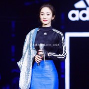 adidas阿迪达斯三叶草小logo图案pu短裙半身裙女dh4209
