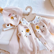两个月女宝宝春秋针织开衫洋气绣花毛衣带帽小婴儿甜美公主棉外套