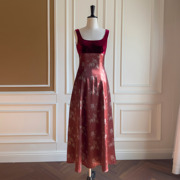 高级感法式复古方领吊带连衣裙碎花背心裙酒红色敬酒服气质礼服裙