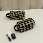 几何格子方形高级感化妆品包收纳包笔袋原创手拎包便携洗漱包