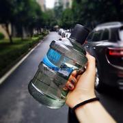 创意矿泉水瓶迷你水桶塑料杯夏季女学生，便携大容量水壶防漏随手杯