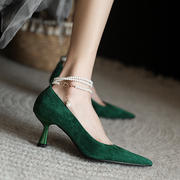 法式优雅尖头浅口单鞋，女春秋复古墨绿色珍珠，一字带细跟高跟鞋