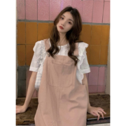 韩版设计感甜美白色荷叶边衬衫减龄粉色，背带连衣裙套装