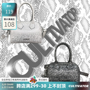 cultivator原创潮流欧美时尚黑白，反光蛇纹气质，精致手提斜挎枕头包