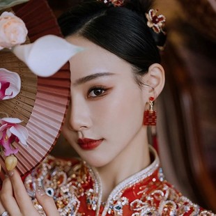 双喜字耳环女时尚气质耳饰，新中式红色旗袍新娘结婚敬酒服耳坠