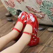 老北京布鞋女红色舞蹈鞋增高民族风广场舞绣花鞋圆头透气汉服鞋子