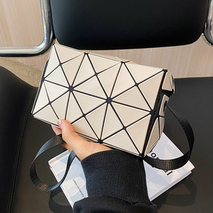 小众设计包包女2024夏几何菱格包迷你手机包斜挎包洋气小方包
