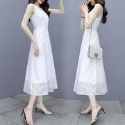白色雪纺连衣裙女夏装2023年气质显瘦v领高级感绣花仙女长裙