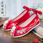 汉服鞋女古风新娘婚鞋红色配秀禾珍珠秋季平底中式古装结婚绣花鞋