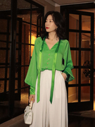 亮绿条纹时尚显白领带气场女王宽松插肩袖灯笼袖OL气质衬衫上衣女
