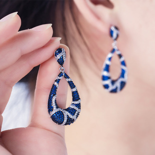 欧美大牌设计轻奢流行饰品，耳饰微镶锆石高档气质，女士耳环蓝色碎钻