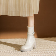 海伦馆春秋款欧美风靴子女2024白色真皮短靴软皮小个子马丁靴