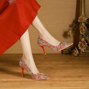 高级感中式红色刺绣花铆钉尖头秀禾婚鞋礼服女两穿细高跟鞋不累脚