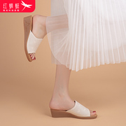 红蜻蜓2024年女拖鞋外穿镂空拖鞋透气真皮坡跟，厚底中年妈妈凉鞋子