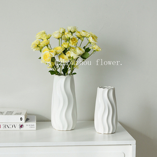 简约现代奶油白色陶瓷，高级感花瓶水培鲜花，插花摆件客厅桌面装饰品