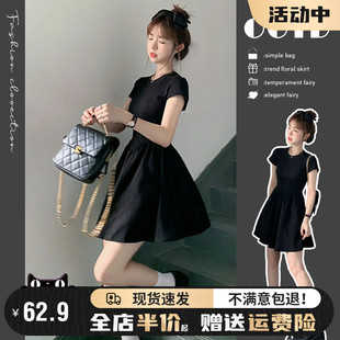 高级感赫本风黑色连衣裙子女夏季2024设计感收腰显瘦减龄短裙