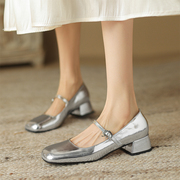 法式小众复古一字扣带浅口银色，玛丽珍单鞋，粗跟中跟大码女鞋41—43