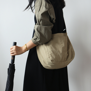 布谷森林女士尼龙布包斜挎包运动布包简约大容量休闲单肩B509