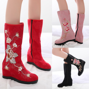 春秋老北京布鞋女靴民族，风红色绣花布靴内增高坡跟，中筒长靴棉靴子