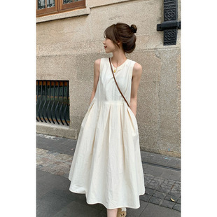 法式显瘦碎花白色连衣裙，春茶歇小个子，无袖背心裙气质打底长裙