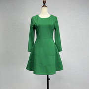中长款针织长袖连衣裙2023弹力修身高腰，显瘦绿色圆领，九分袖a字裙