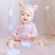 百天宝宝摄影服装新生婴儿，满月拍照儿童小猪，造型创意手工毛线套装