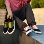 极路客功夫系列粉色，迷彩+蛇院绿牛反翻毛皮，男女专业耐磨滑板鞋