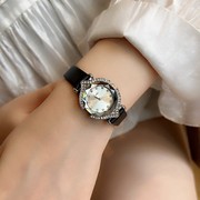 气质士镶钻个性手表表皮表带玻璃女时尚圆形石英真皮普通国产腕表