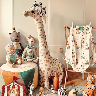 儿童北欧创意长颈鹿公仔抱枕可爱毛绒玩具房摆件客厅家居装饰玩具