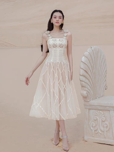 越南设计师蕾丝刺绣百褶网纱长裙大摆仙女白色花朵吊带连衣裙