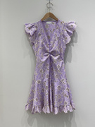 雏菊点缀裙身 细节镂空处理花边 小飞袖紫色雏菊抽绳短款连衣裙
