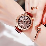 个性红色会大红表盘士，真皮表带手表，女时尚圆形石英国产腕表