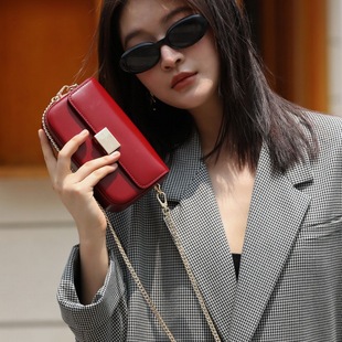 欧尚典女包2024韩版mini可爱牛皮链条斜跨小包，迷你休闲手机包