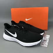 Nike耐克Revolution 5赤足黑白男子轻便透气运动跑步鞋BQ3204-002
