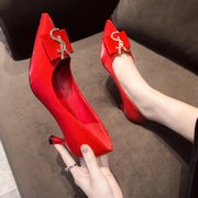 红色婚鞋高跟鞋女低跟3cm蝴蝶结百搭法式浅口尖头小清新礼服小码