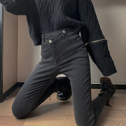 烟灰色牛仔裤女春秋，2024年小脚铅笔裤高腰显瘦紧身设计感裤子