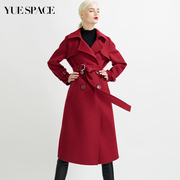 悦空间酒红色欧美时尚长款毛呢大衣女，外套系带宽松双排扣西装领冬